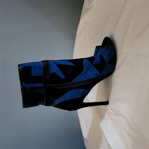 Open toe booties - Picture 3 of 3